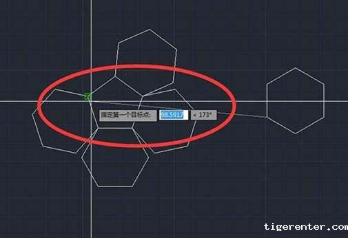 CAD怎么对齐多个六边形